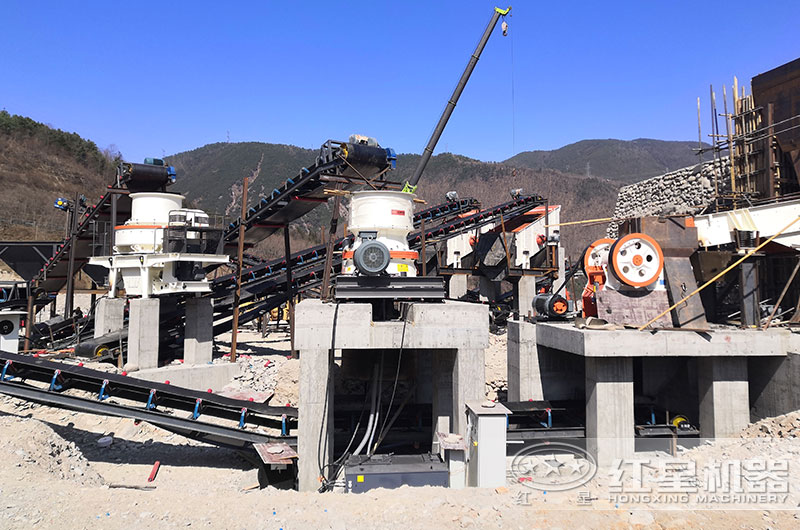 礦山碎石機生產線現(xiàn)場
